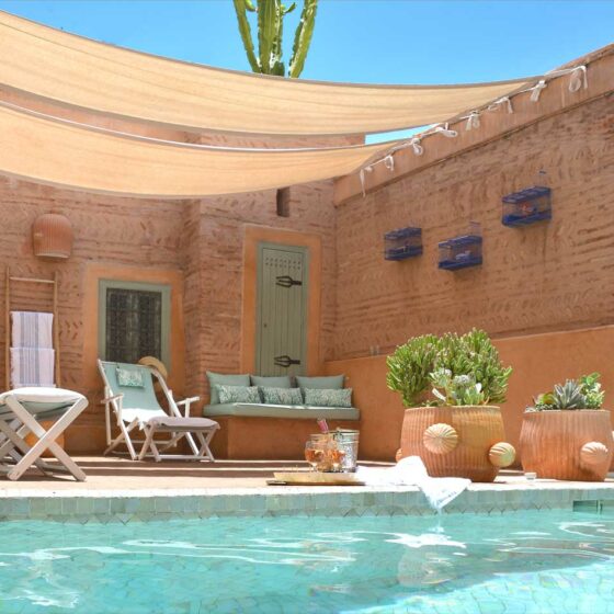 swimming pool with terrace riad Dar Housnia in Marrakech